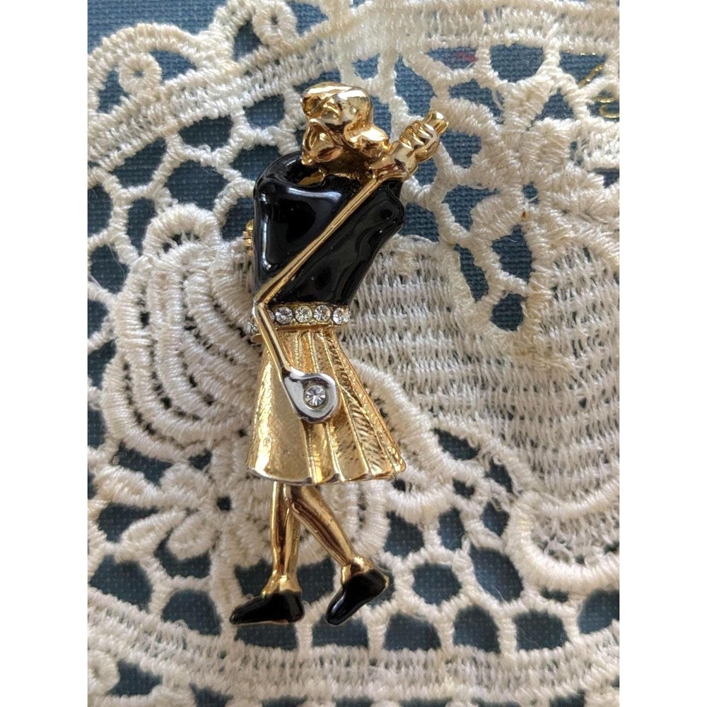 Vintage Golf Lady Brooch – Woman Golfer‎ Pin – Gold Black Enamel Brooch